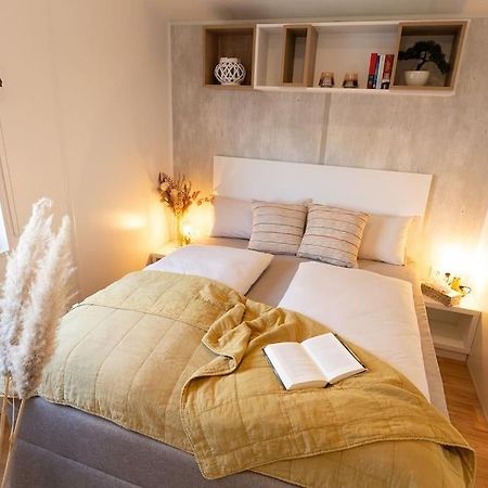 דירות Vilseck Gemuetliches, Voll Ausgestattes Tiny House מראה חיצוני תמונה